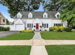 128 Stuart Street, Lynbrook, NY 11563