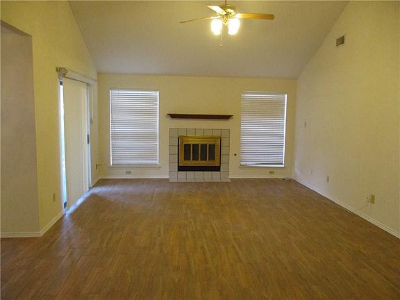 3rd image of 212 Wolfe St