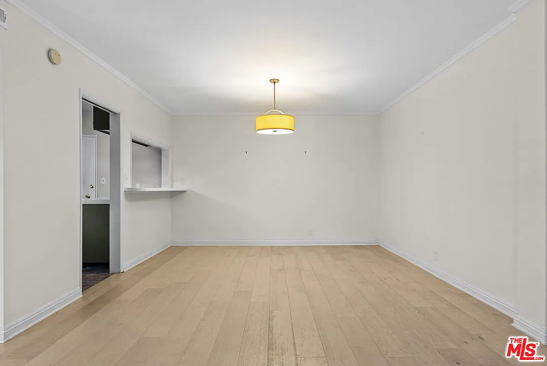 1 bed, 1.5 bath, 908 sqft, $2,895 — Photo 3