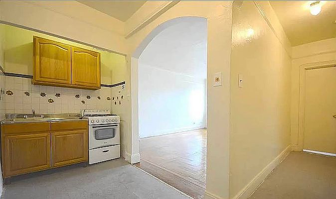 2nd image of 440 E 21st St #2