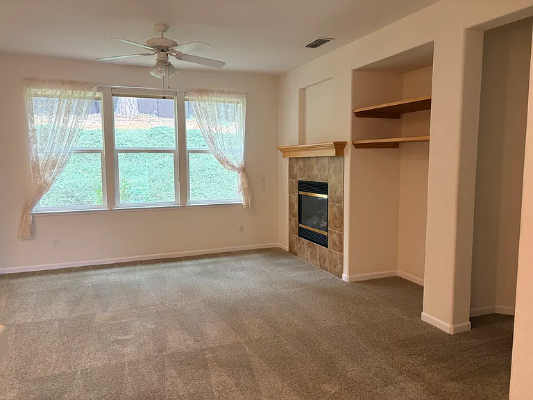 244 Mallard Dr — Photo 2