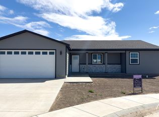 2908 Rowland Circle St, Garden City, KS 67846