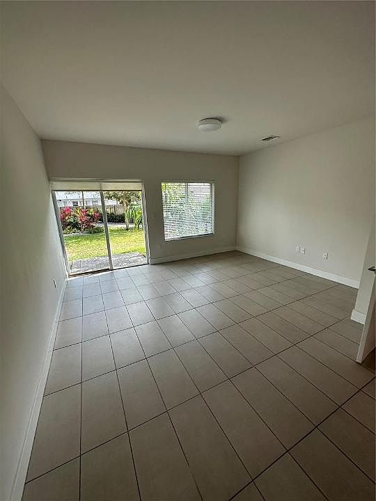 1st image of 517 NE 121st St