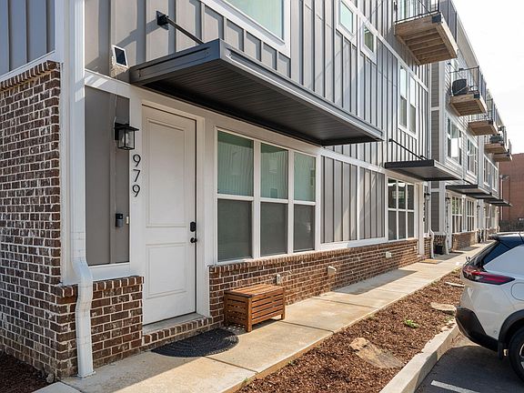 5th image of 979 Montague Pl