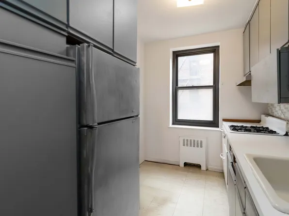 90-10 32nd Avenue image 4 of 19