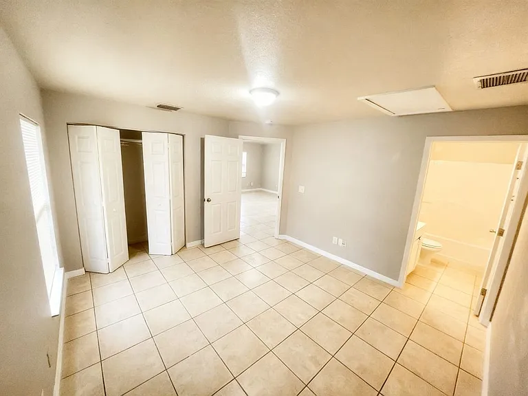 1120 Harry Ave S — Photo 4