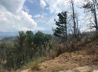 955 Chestnut Dr, Gatlinburg, TN 37738