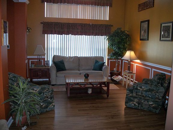 Dining Room Used as a reading room.