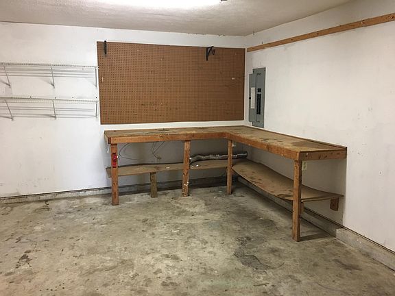 3rd image of 1406 Kelly Pl