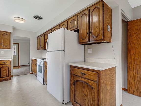 5th image of 9015 Van Buren St NE