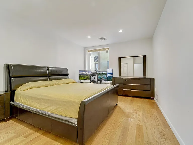 75 Liberty Ave #D30 — Photo 20