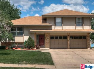 10656 R St, Omaha, NE 68127