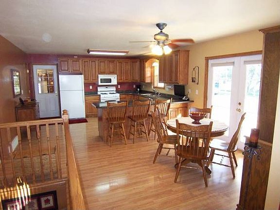 Kitchen dining area