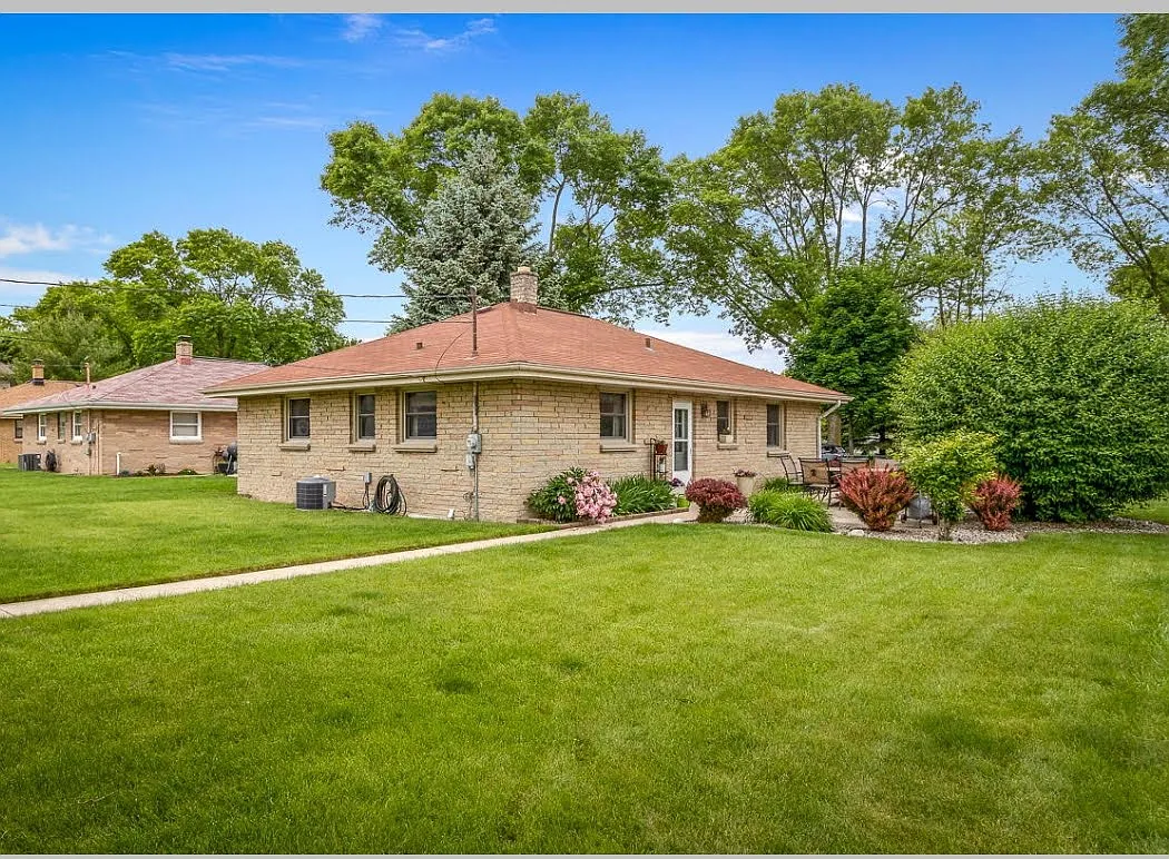 3 bed, 1832 sqft, $1,200 — Photo 4