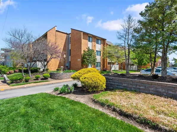 950 E Rue De La Banque St #315, Saint Louis, MO 63141