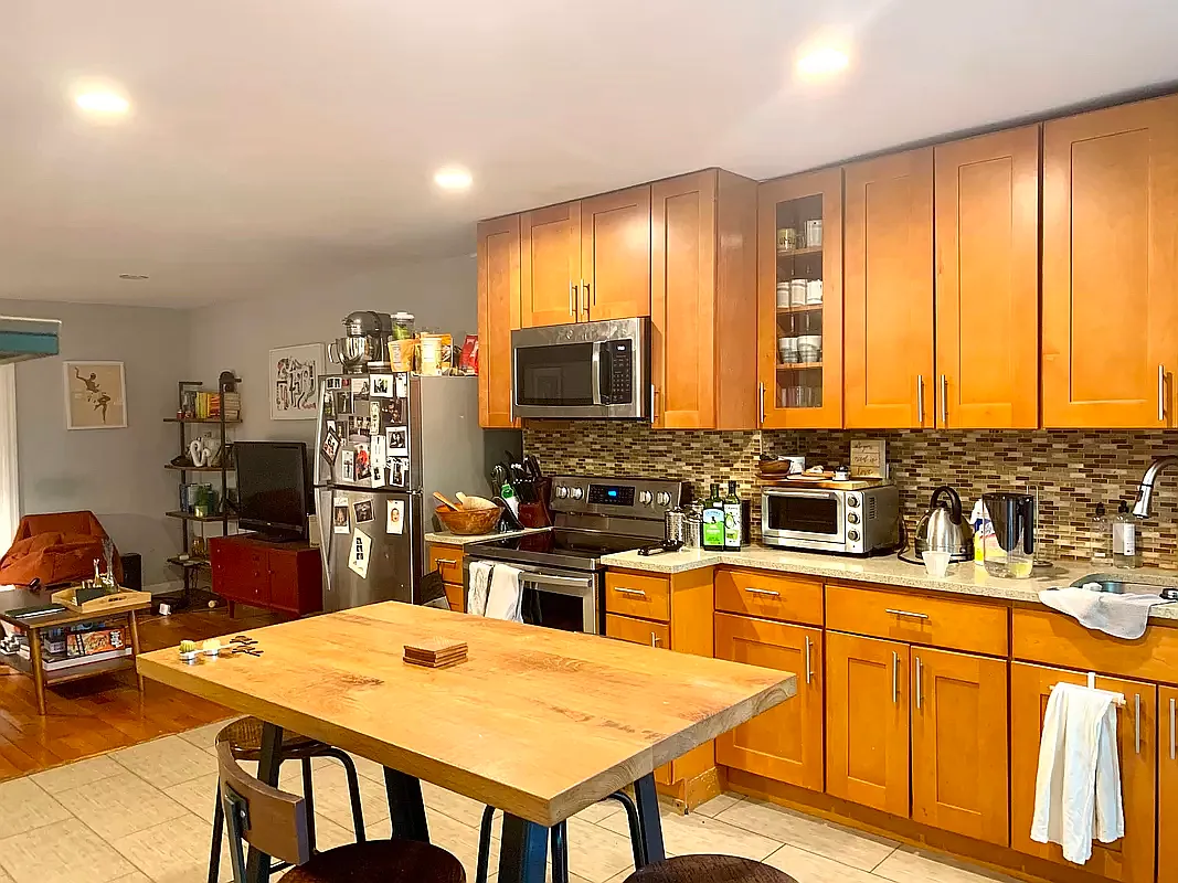 365 Monroe Street — Photo 4
