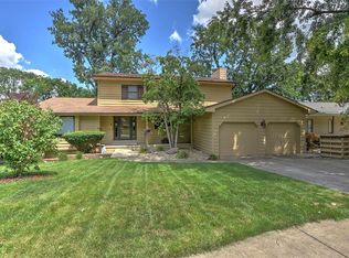 2217 W Woodbine Dr, Decatur, IL 62526