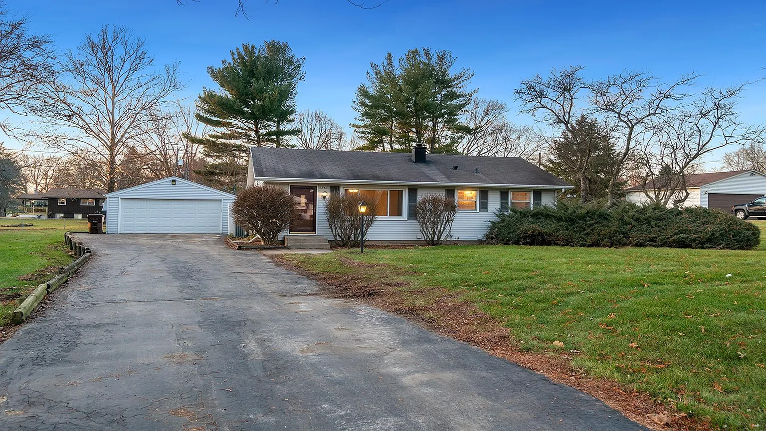 1343 Randall Dr photo 1