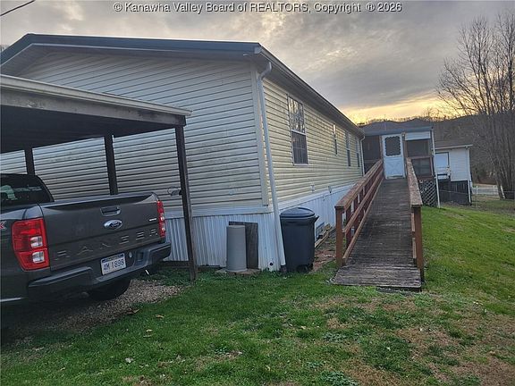 2nd image of 1010 Kanawha St
