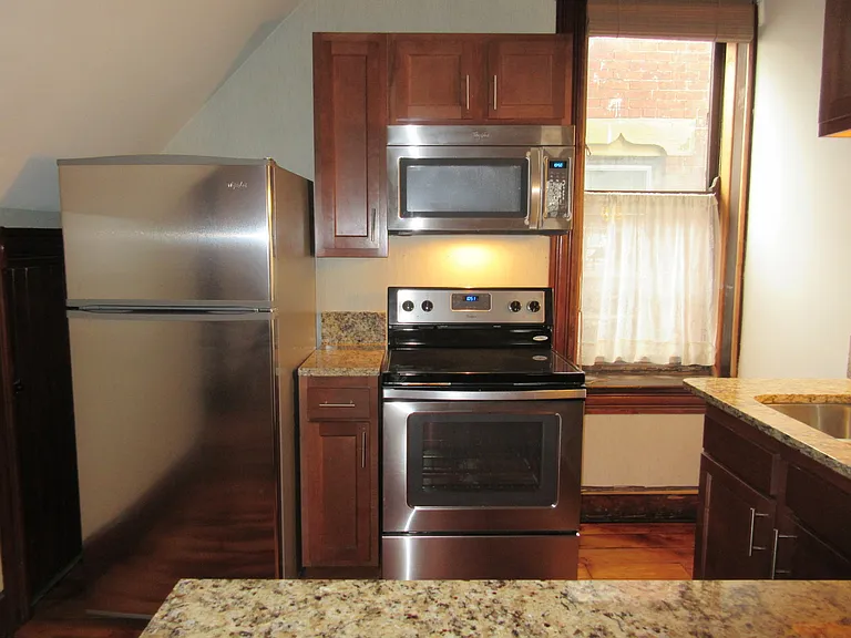 78 Smith Pl — Photo 2