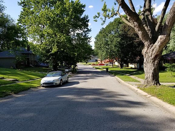 5th image of 2301 N 82nd Ter