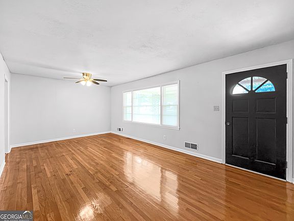 4th image of 1716 Ridge St