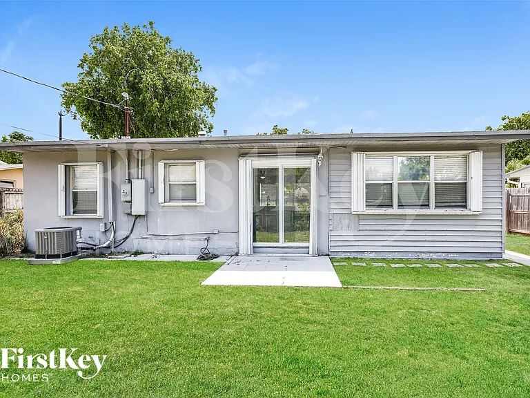 2550 NE 8th Ave — Photo 15