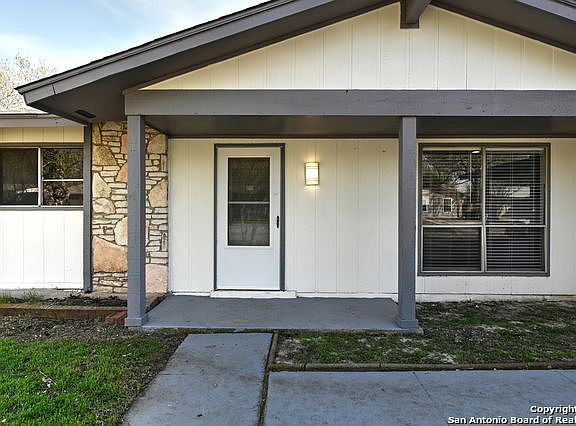 5th image of 9626 Bear Creek Dr