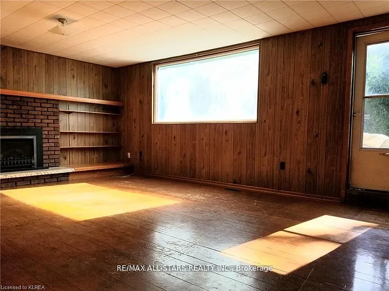 11 Roselyn Ct — Photo 13