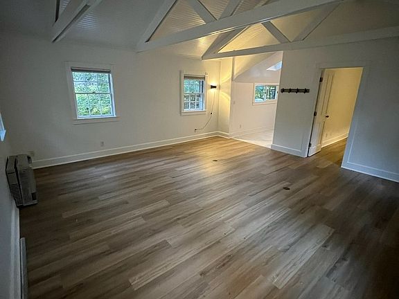 3rd image of 260 The Blvd