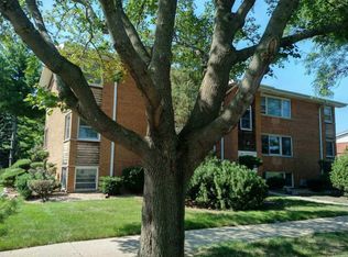 755 Dulles Rd APT C, Des Plaines, IL 60016