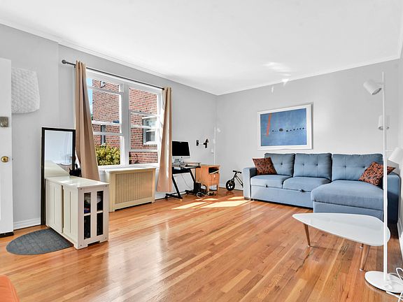 2nd image of 2031 23rd St