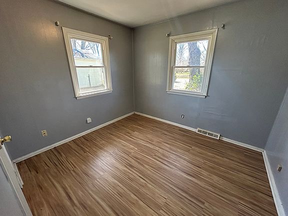 5th image of 1812 Elmendorf Ave