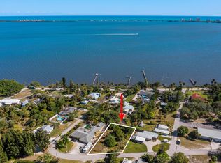 Ridge Ave, Fort Pierce, FL 34982