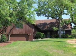 2230 Woodfield Cir, Waukesha, WI 53188