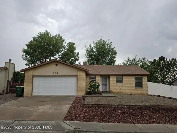 607 E 38th St, Farmington, NM 87401