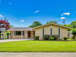 15615 S Midway Ave, Allen Park, MI 48101