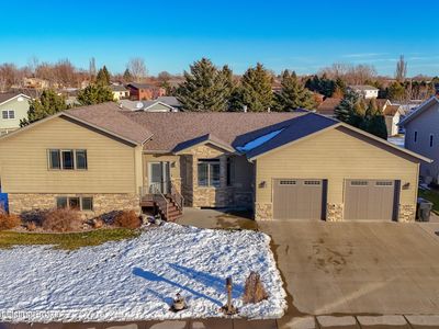 741 8th Ave SW, Dickinson, ND, 58601