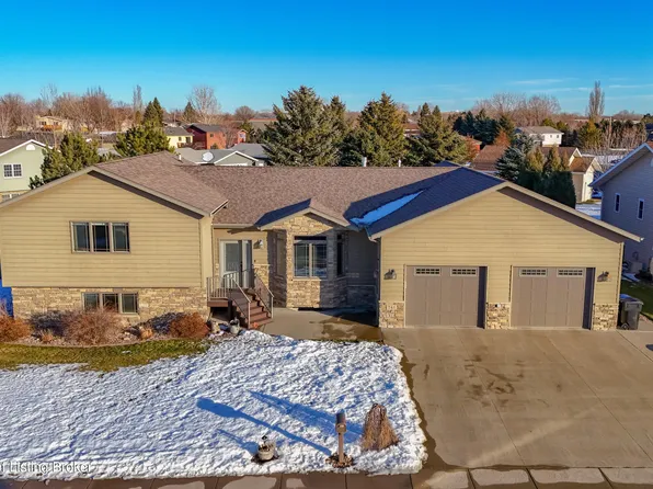 741 8th Ave SW, Dickinson, ND 58601