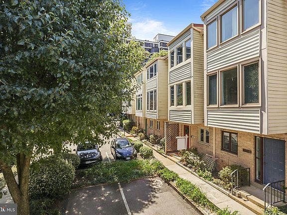 3rd image of 1818 N Ode St Unit 1818