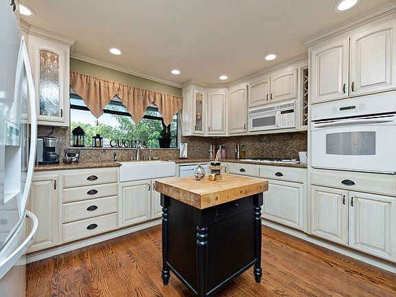 4th image of 3206 Woodcrest Dr