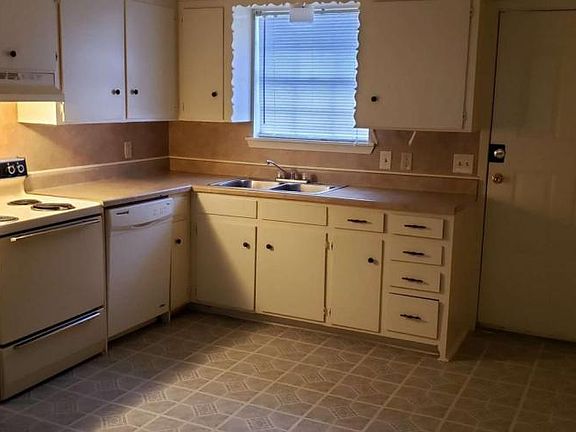 2nd image of 411 S Sycamore St APT 2