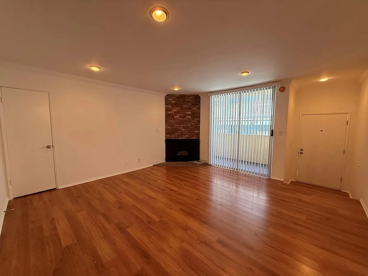 3 bed, 2.0 bath, $3,650 — Photo 3