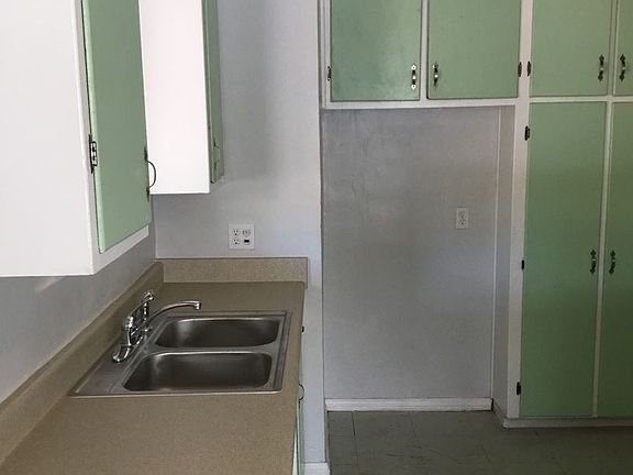 3rd image of 416 E Oak St APT A