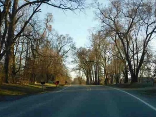 8960 Pettysville Rd, Pinckney, MI 48169