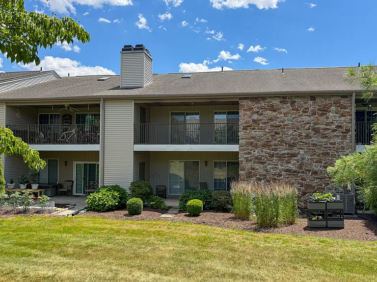 208 Greenview Dr — Photo 25