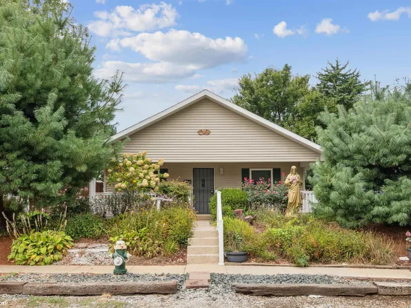 613 N Garfield Ave, Burlington, IA 52601