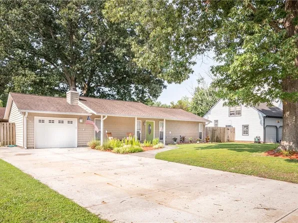 5325 Bagpipers Ln, Virginia Beach, VA 23464