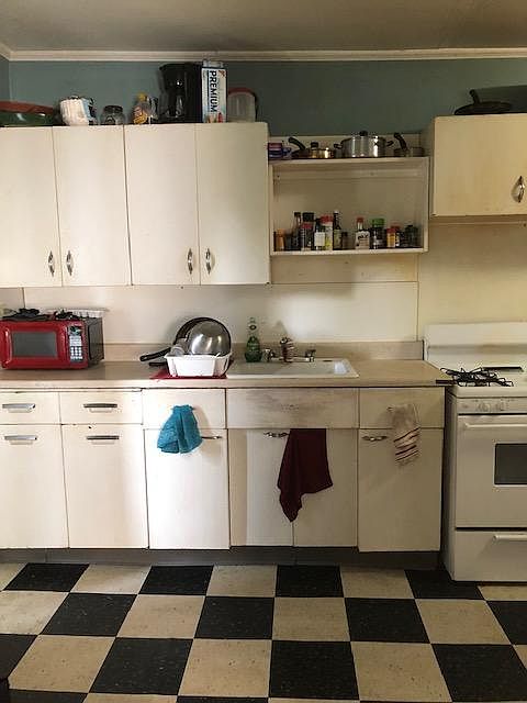 1st image of 1108 Florence Ave Floor 2