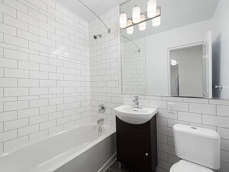 150 Dowling Ave — Photo 15